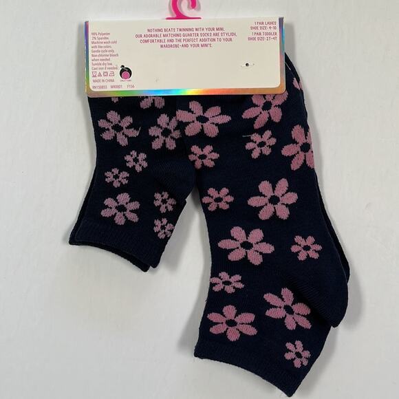 Willow & Ruby Sock Set 1 Adult 1 Child Navy Quarter Sock Blue with Pink Flowers - Picture 6 of 9